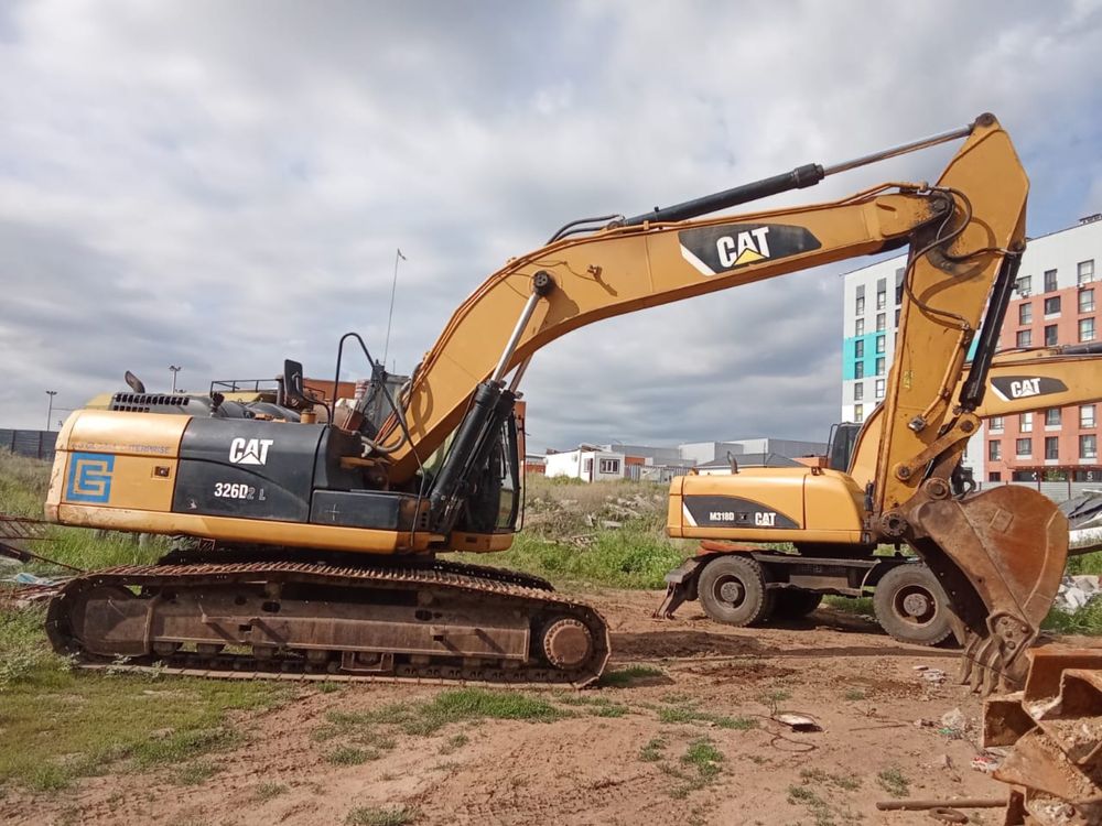 Эксковатор гусееичный ,Cat D318L.
