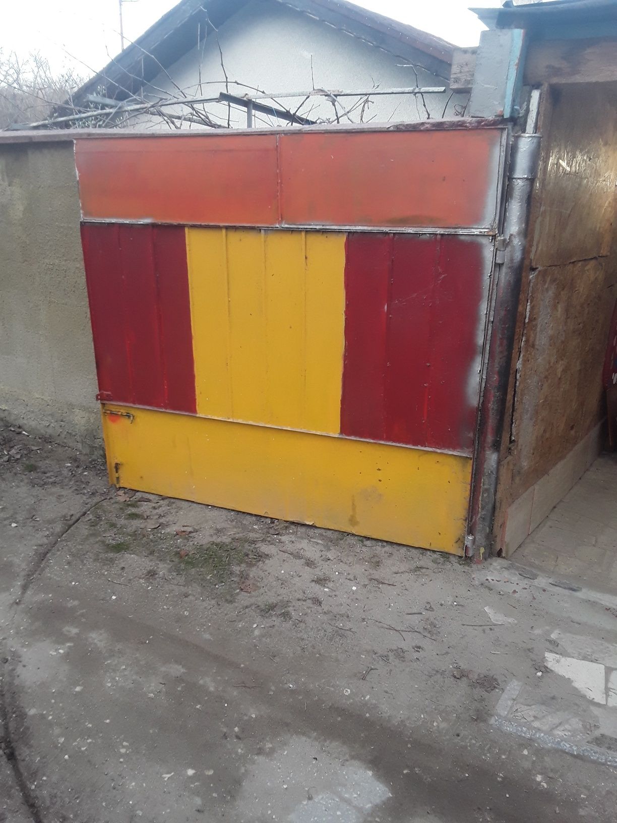 Продавам гаражна врата
