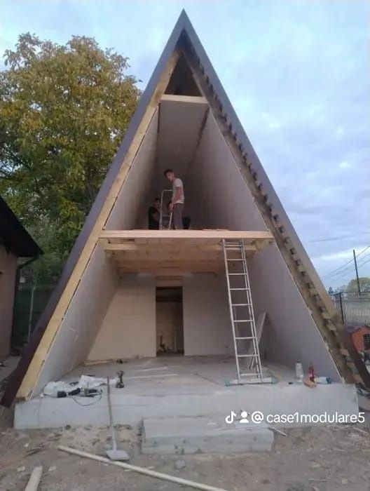 Cabane stil A Frame si case din structura de lemn, dimensiuni in funct