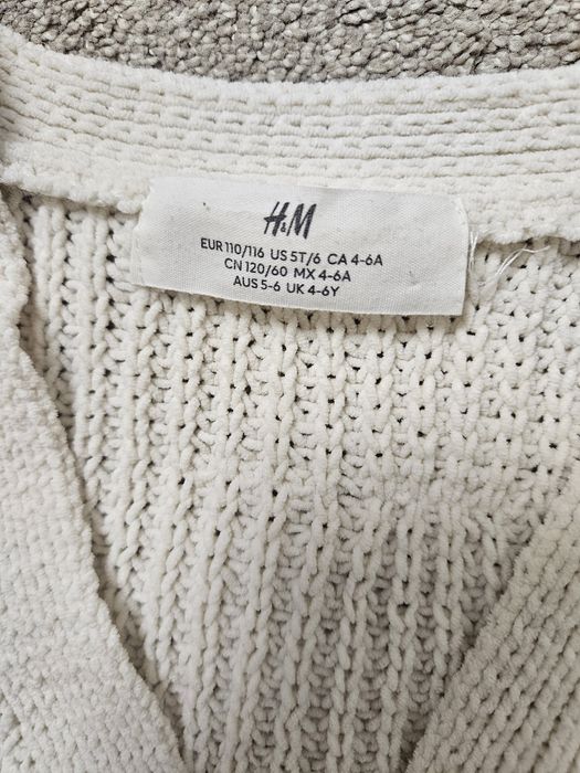 Pulover cu nasturi crem H&M mărime 116