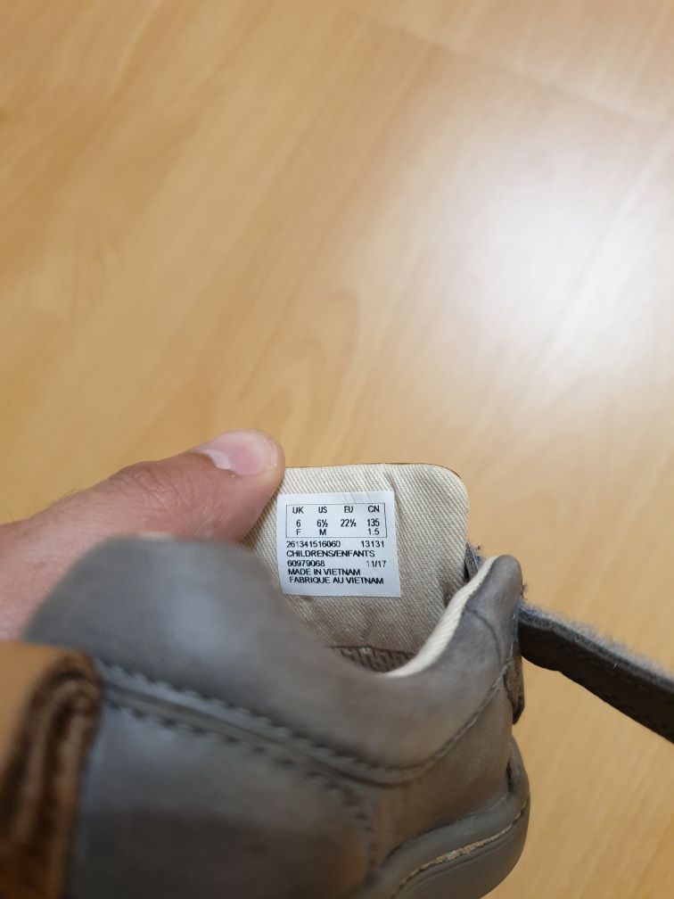 Adidasi Pantofi din piele naturala originali Clarks marime 22.5