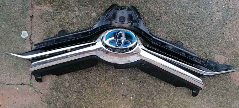 Решетка за Тойота Аурис 2018 г комплект или на части