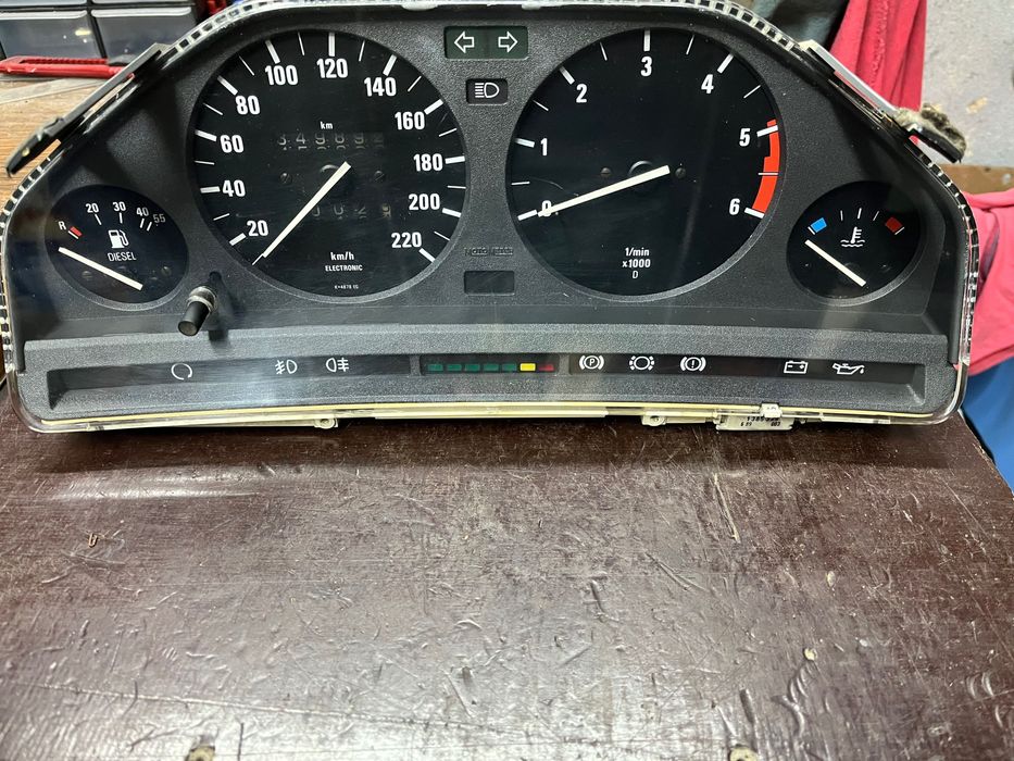 Табло с уреди за BMW E30