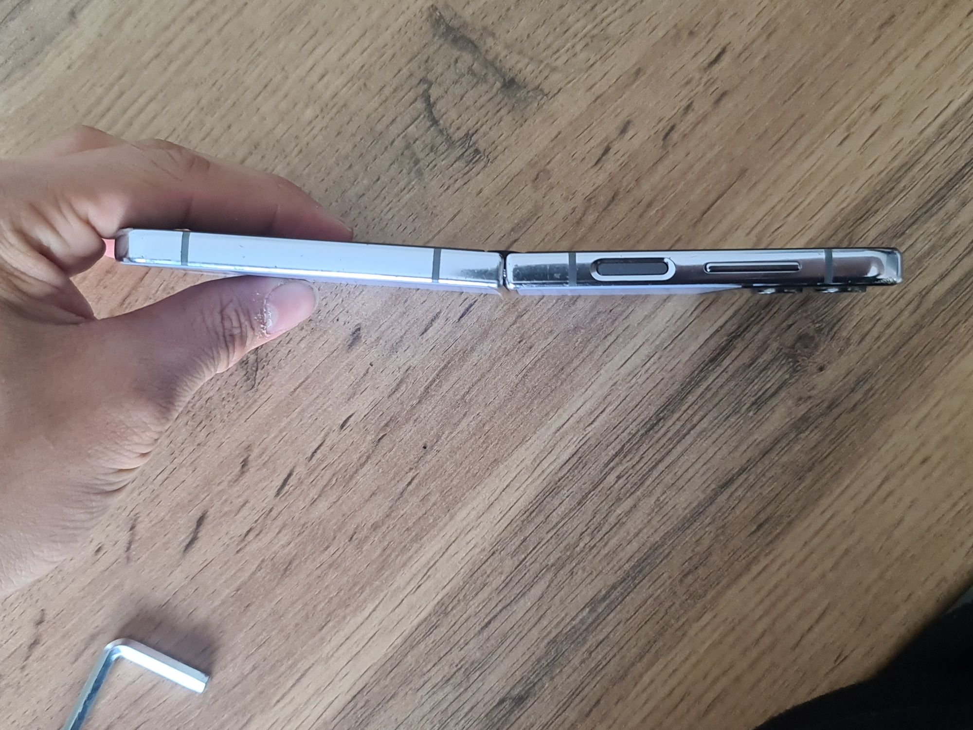 z flip 4 экран сломаны