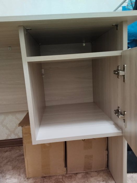 Письменный стол.