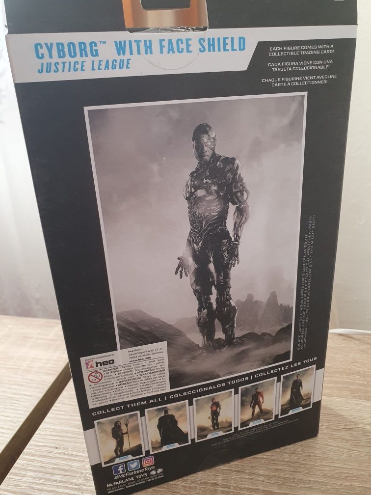 Figurina Cyborg in stare foarte bună