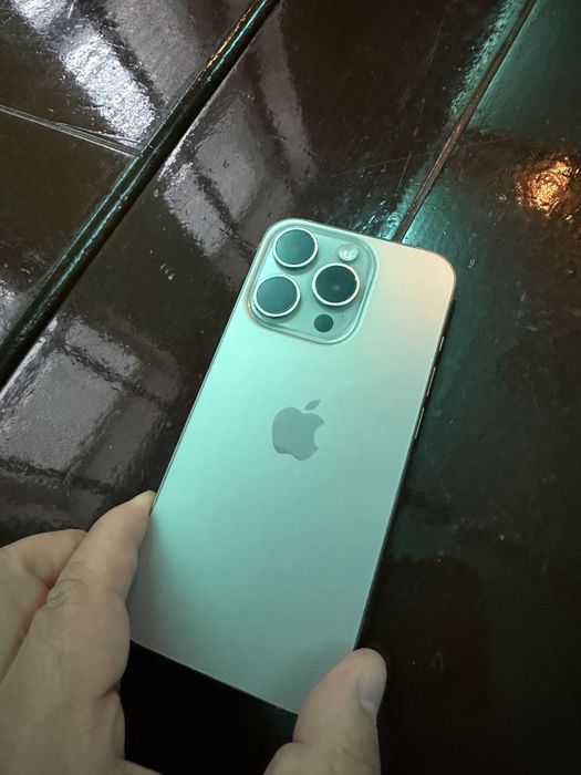 Продам Айфон 15 pro