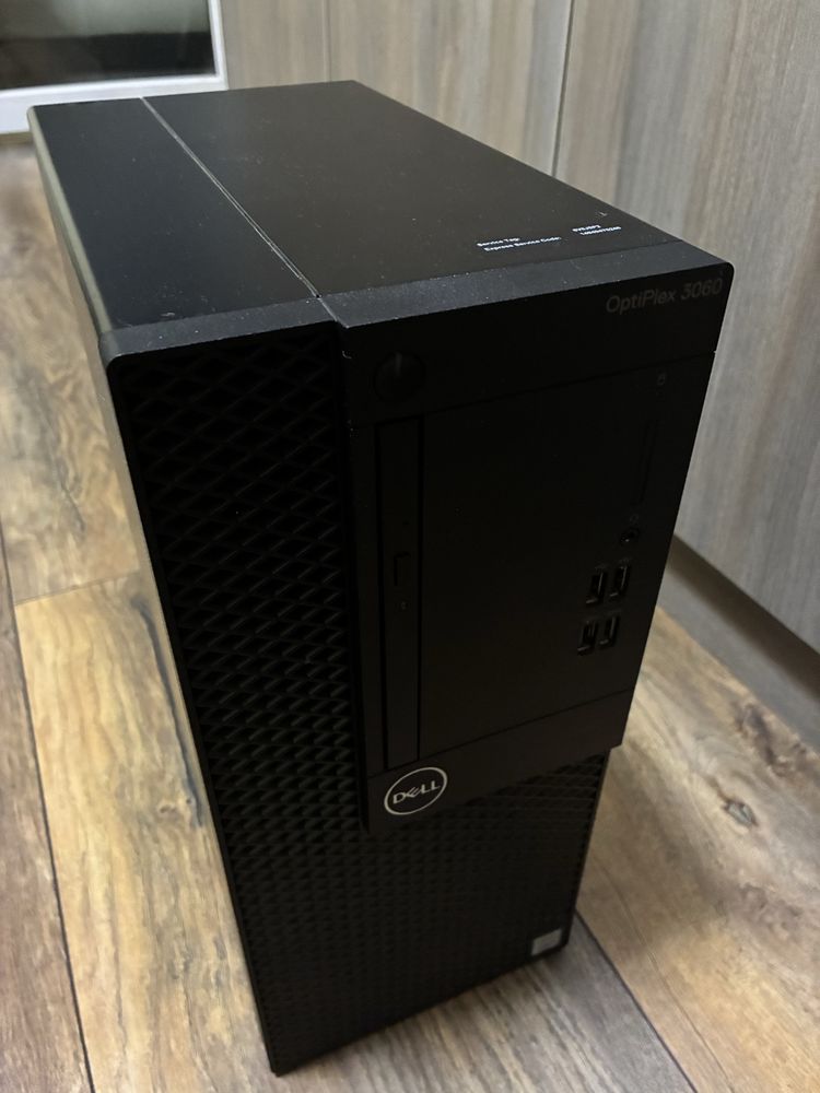 Продавам компютър Dell Optiplex 3060
