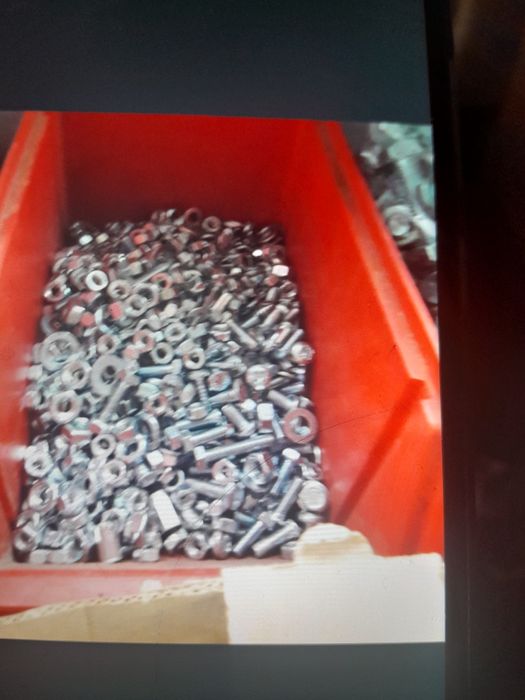 Șuruburi zincate șaibe piulite