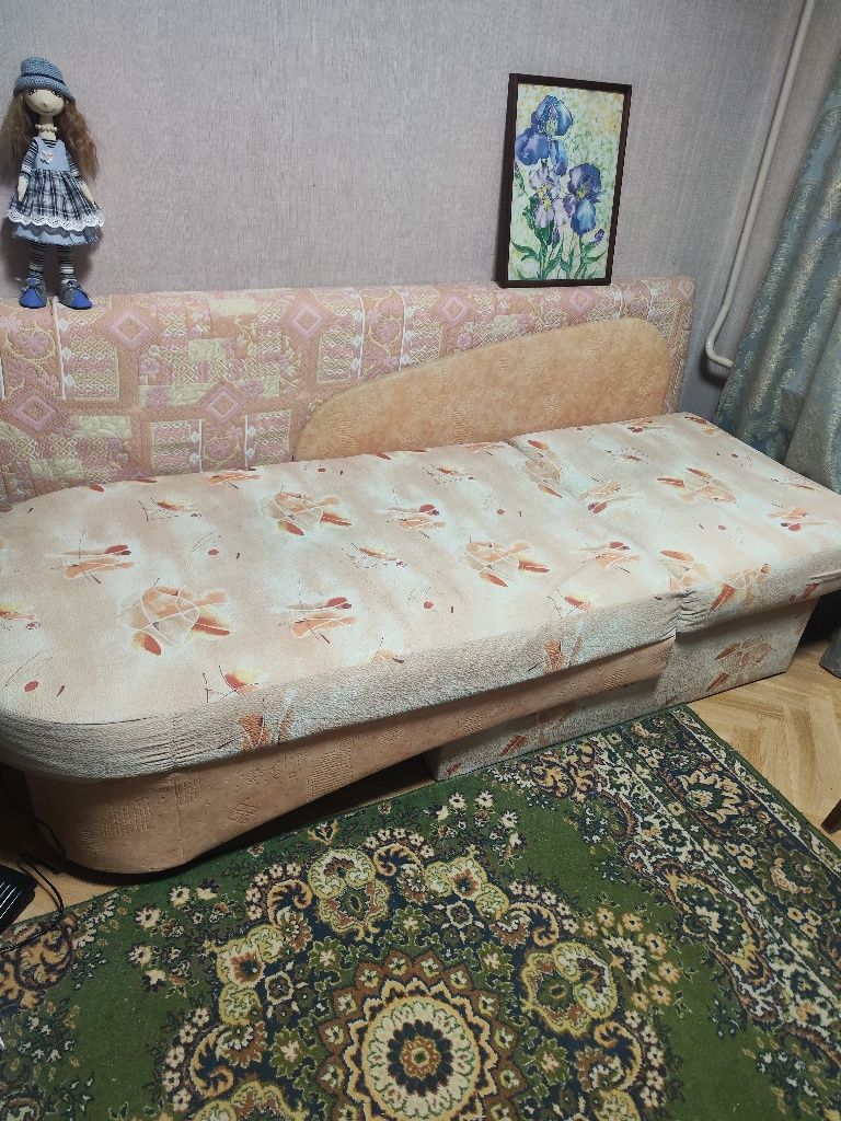 Угловая тахта с отделом для хранения