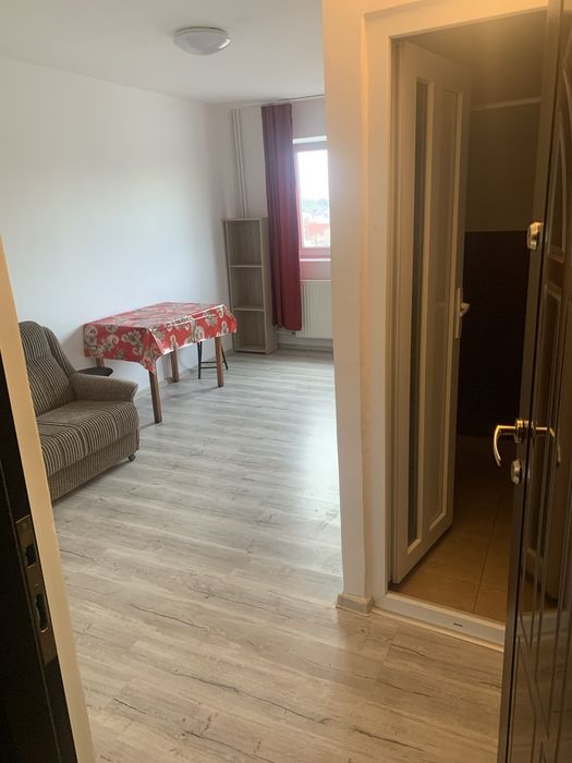 Inchiriez garsoniera etaj 3 renovat . Gara de sud