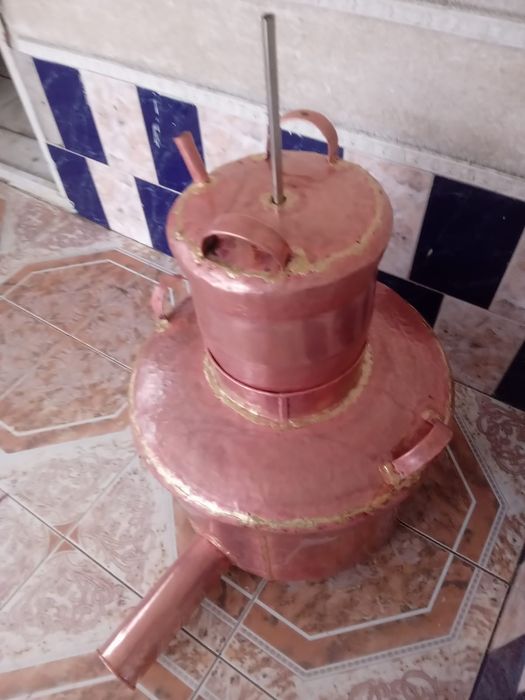 Vând un cazan de făcut țuică la capacitatea de 130 l