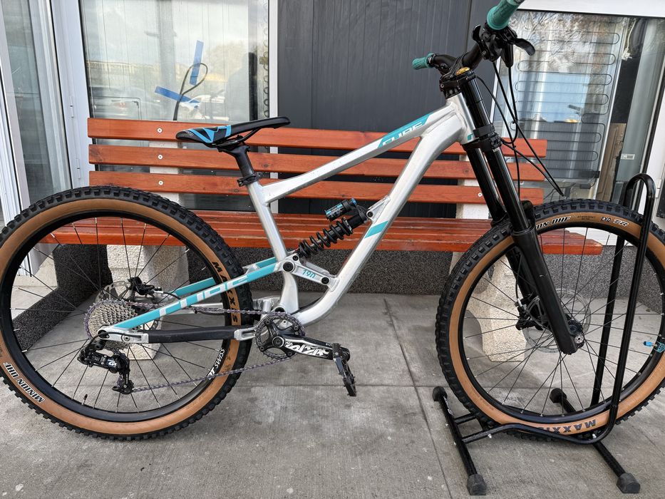 Планински велосипед Мекица Cube за скачане. 27.5/M