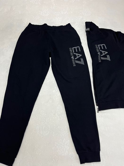 Emporio ARMANİ екип