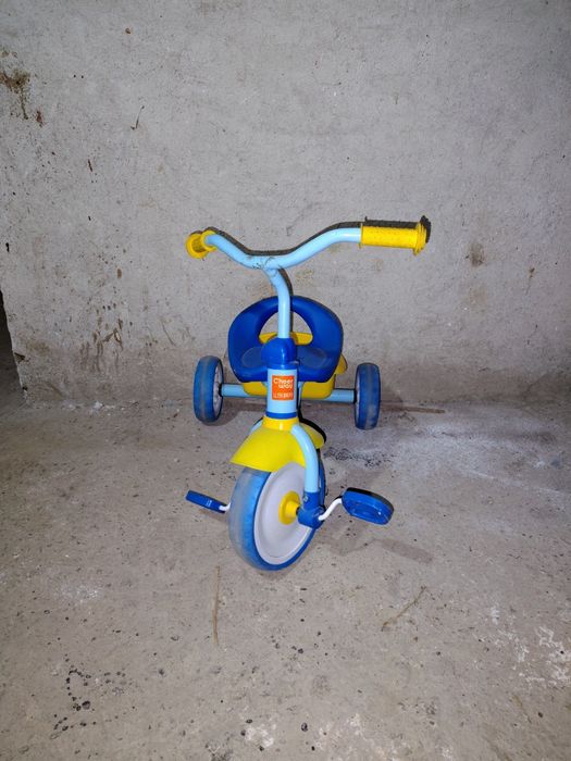 Tricicleta cu pedale albastră