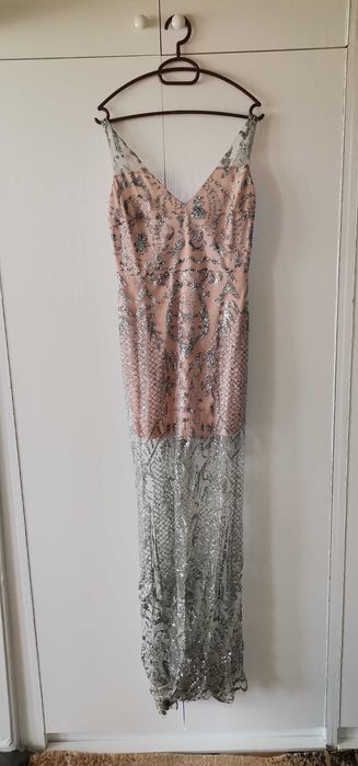 Предлагам различни дамски рокли. Подходящи за различни поводи.