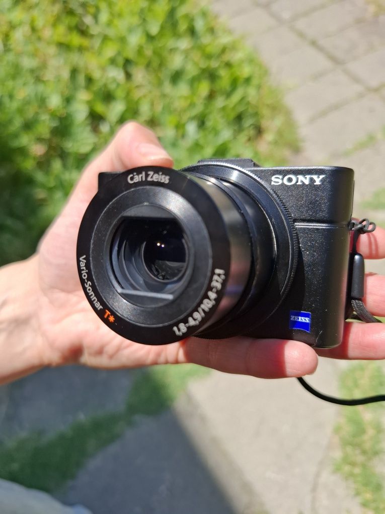 Компактен дигитален фотоапарат  SONY Cybershot RX100 MARK II