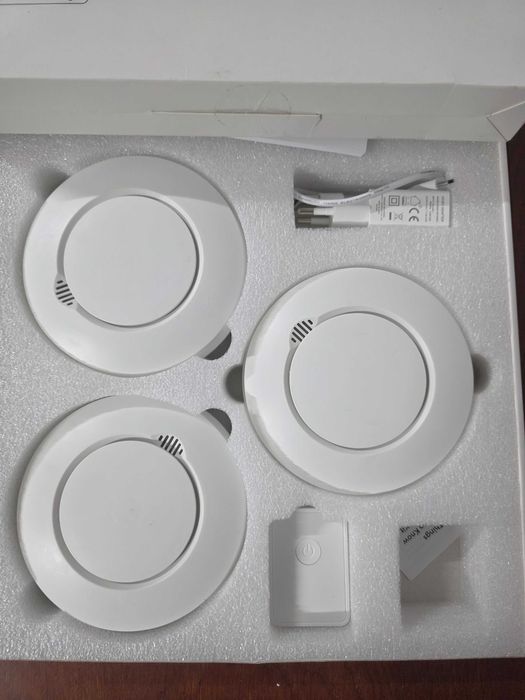 Detector de fum WiFi Meross conectat în rețea, cu Apple HomeKit