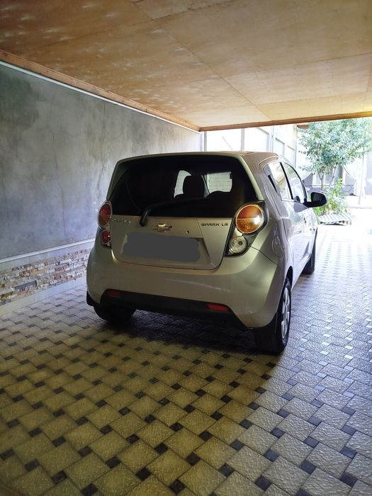 Spark 2012 xolati yaxwi yurib turgan moshina