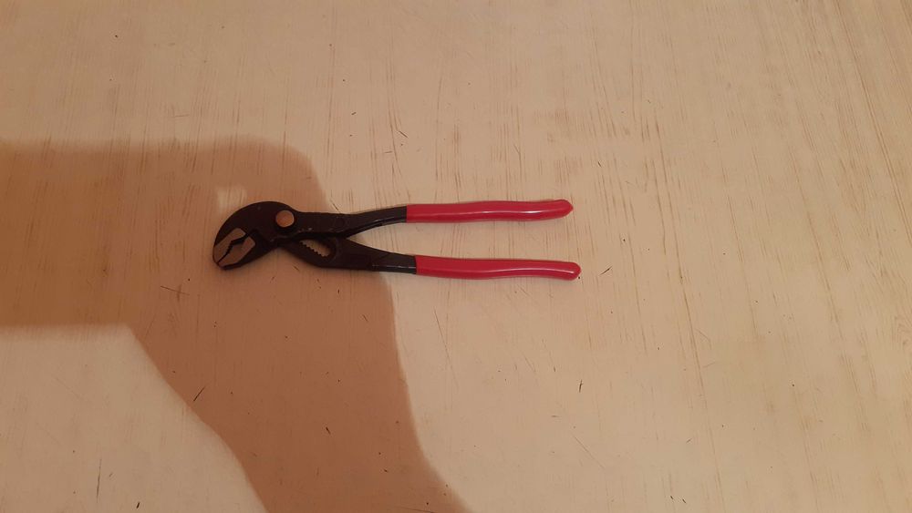 Продам плоскогубцы из высокопроч. инструм. стали (сделано в Германии)