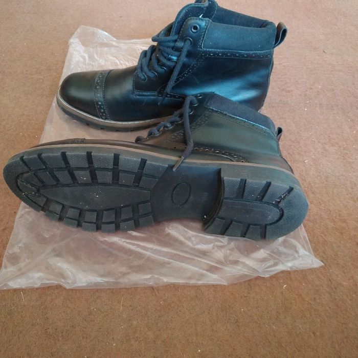 Мужские кожаные ботинки.