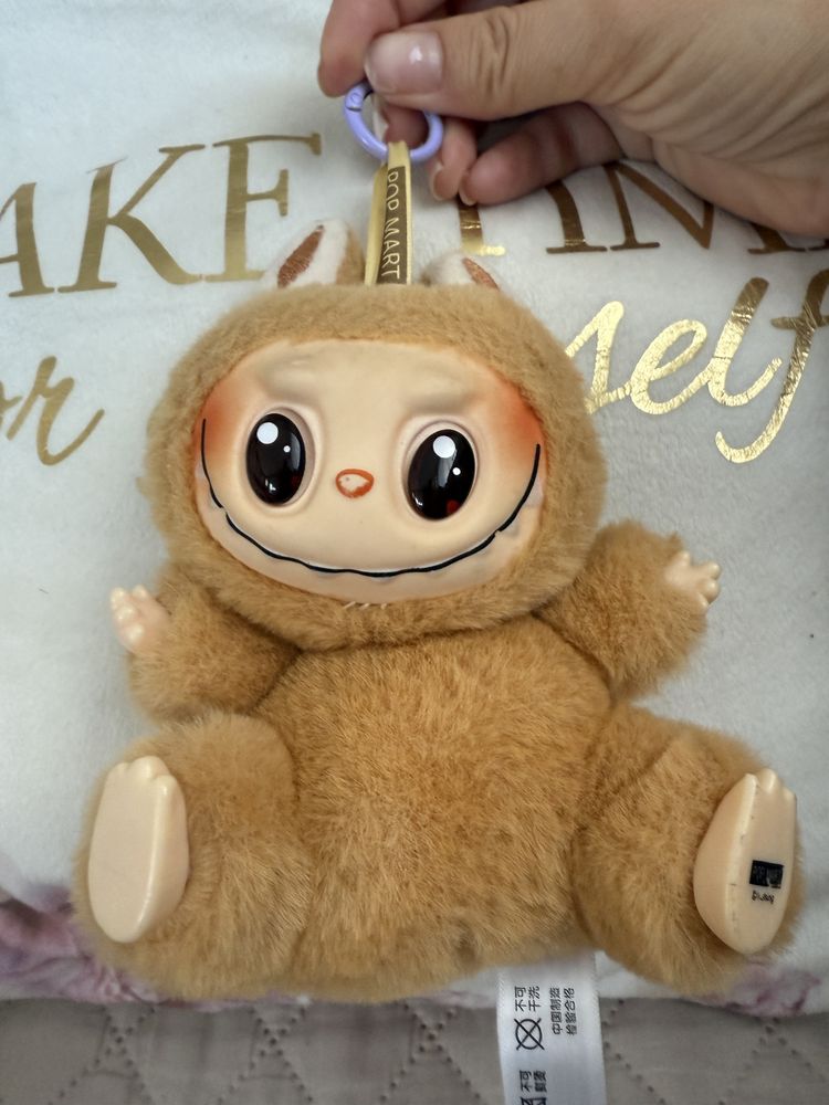 Labubu играчка ключодържател