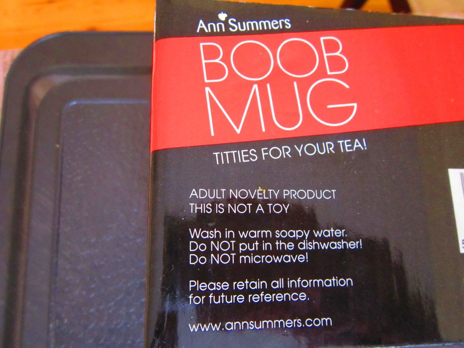 Чаша за Чай и Кафе във форма на Женски Гърди  Англия