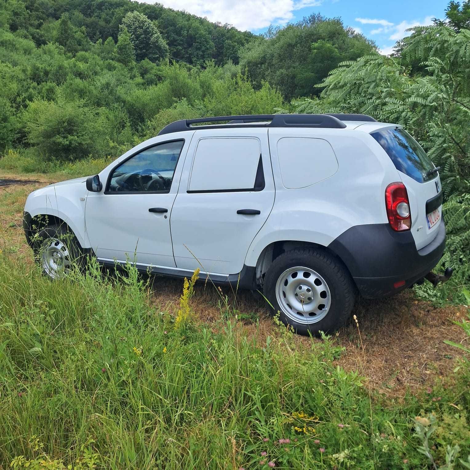 Dacia Duster 4x4 an 2011 autoutilitara 4x4 motor 1600 Benzina