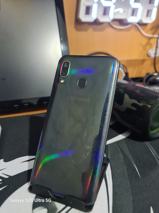 Samsung A40 32g телефон