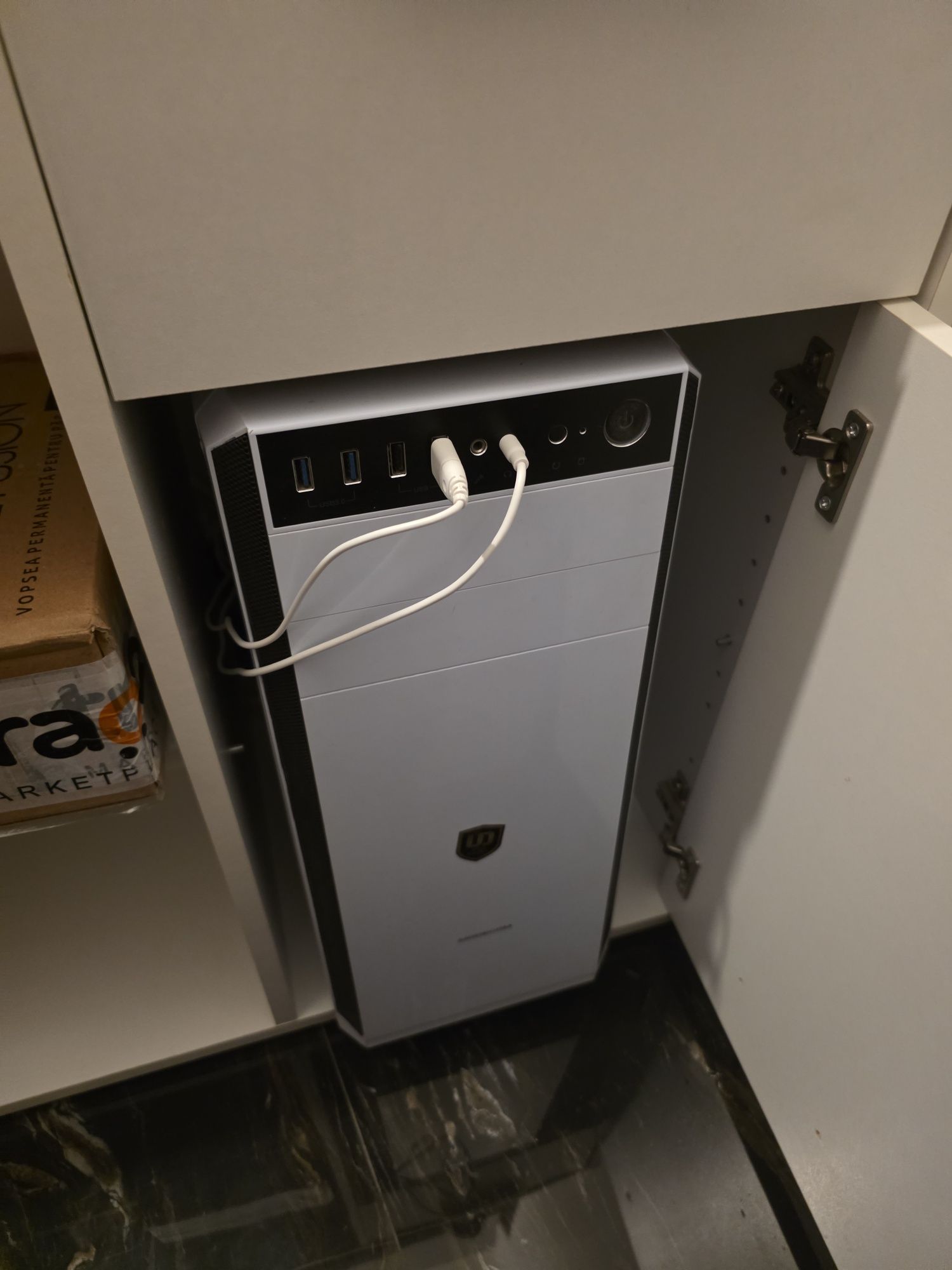 Vand Pc i7 -8700k  + desktop