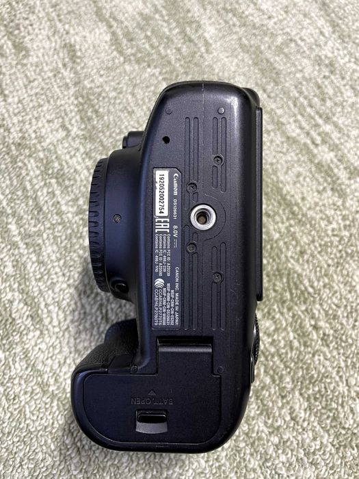 Canon 6D Mark II DSLR 26.2 megapixeli