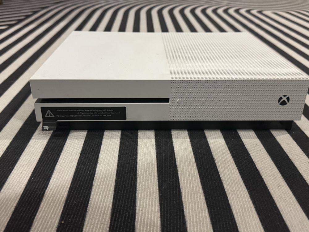 Продам X box one S