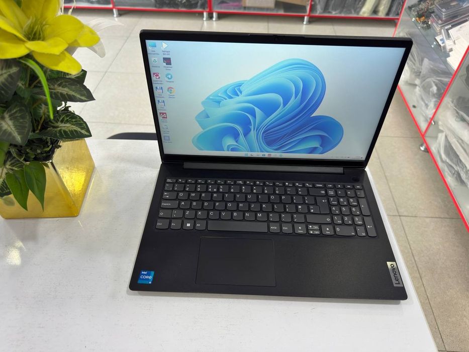 Lenovo i5-1135G7 8/256 SSD FHD IPS