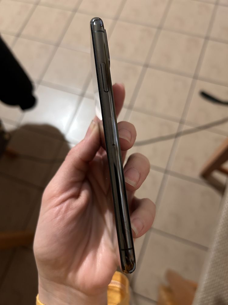 Продавам Iphone X