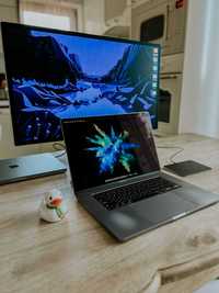 Macbook Pro 16, 2.4GHz Intel i9, 32GB, 1TB, Touch Bar, AppleCare+