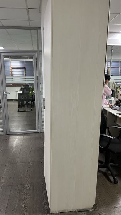 Продается шкаф в нормальном состоянии .