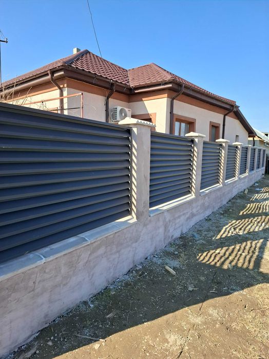 Garduri din panou stil jaluzele, sipca metalica, plasa, tabla si BCA