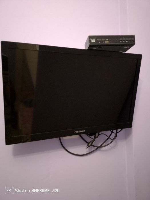 Телевизор Hisense с размером 55*35