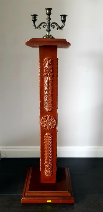 Piedestal vechi din lemn masiv și ceramică