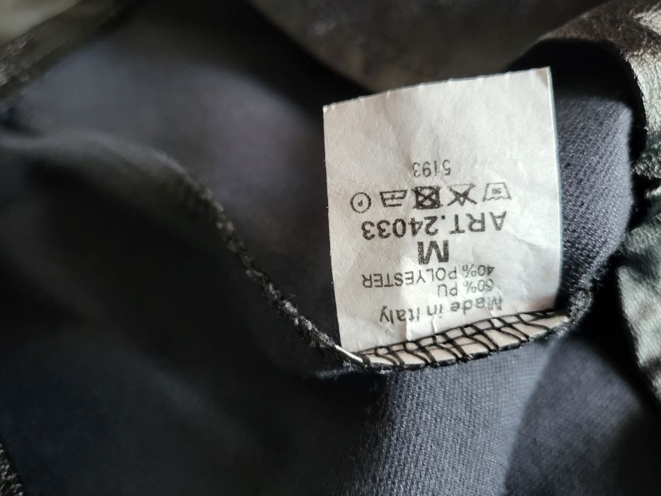 Vând fusta neagră, piele ecologica.