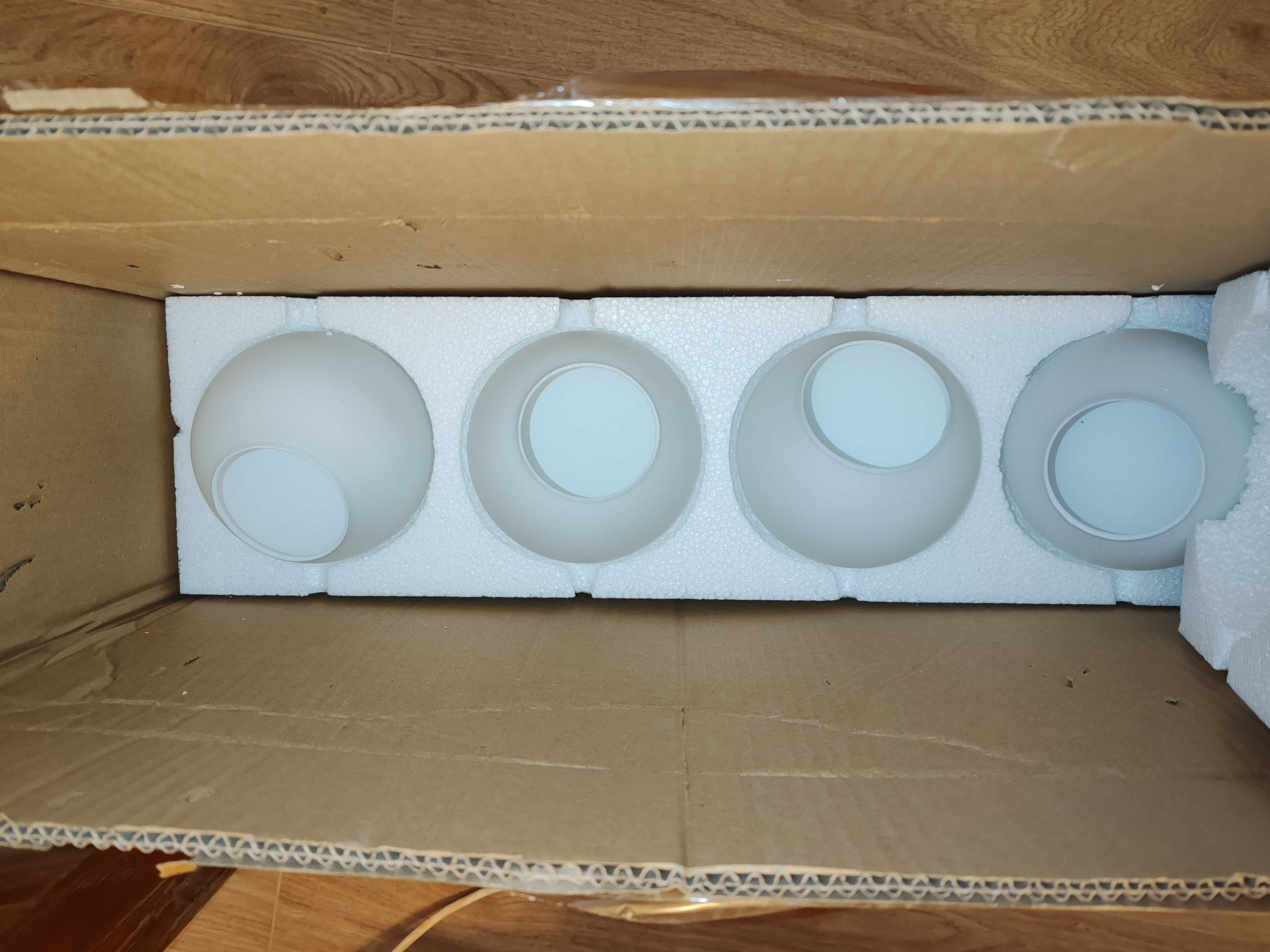 Lustra NOUA Lux 8 globuri sticla