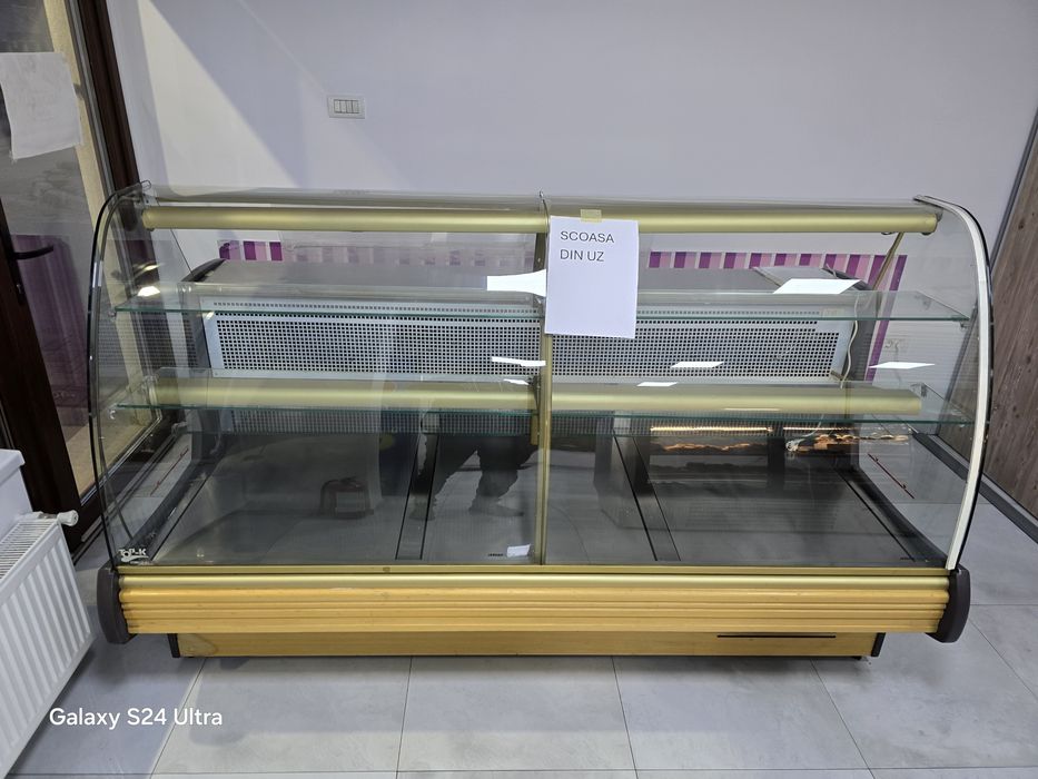 vitrina cofetarie  lungime 2 m