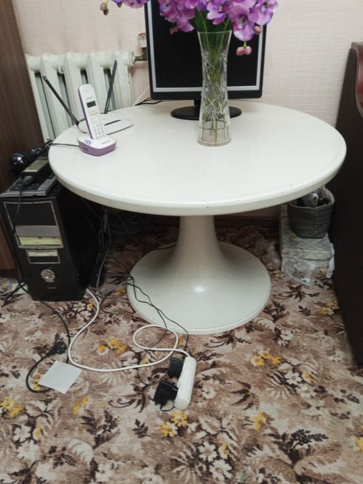 Срочно продам стол