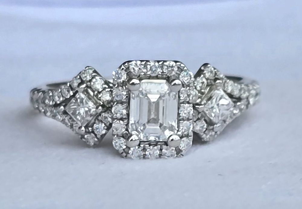 Inel din aur alb cu diamante naturale