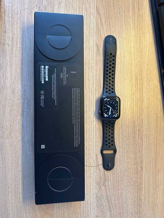 Apple watch se nike