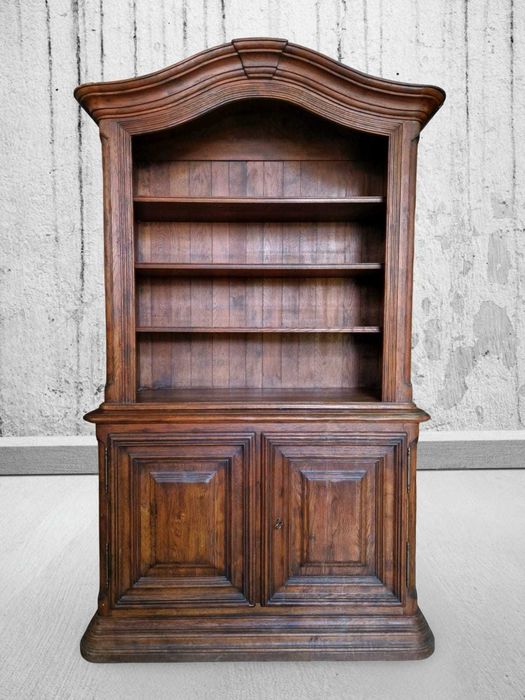 Дъбов шкаф витрина от две части