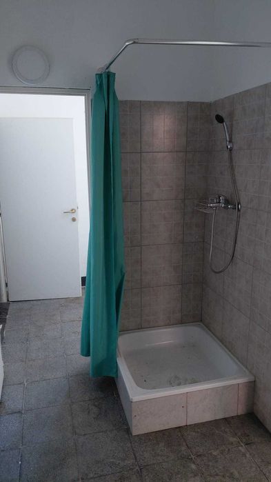 Spatiu pentru depozitare 157mp+ curte acoperita 60mp zona sagului