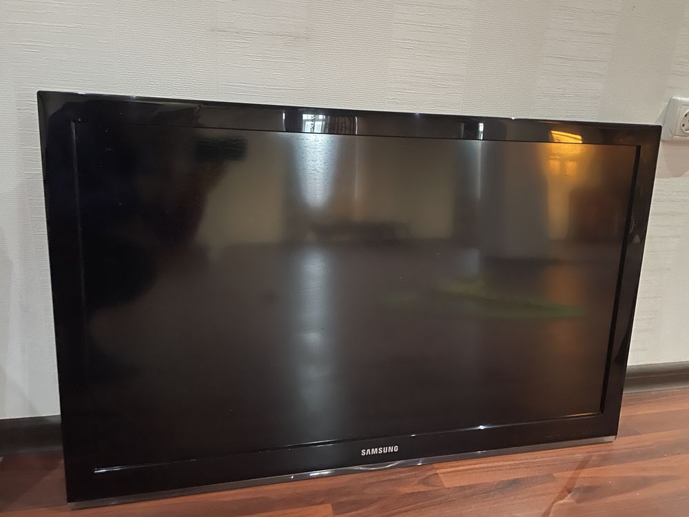 Samsung телевизор 40" экран Full HD