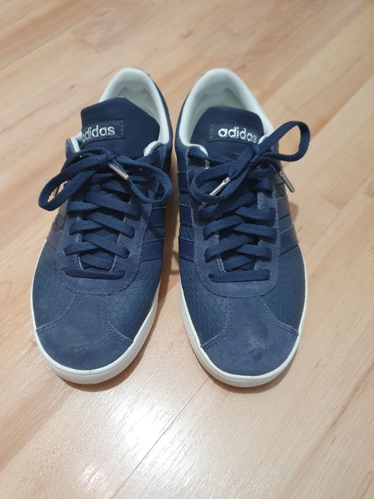 Adidasi adidas originali.Marimea 36.