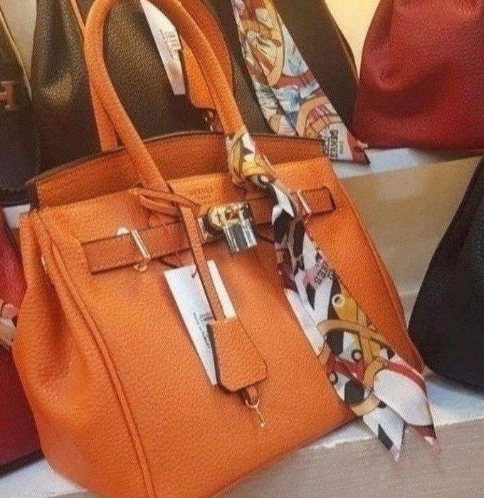 Curea unisex/logo metalic +geanta, diverse nuanțe, saculet, etichetă